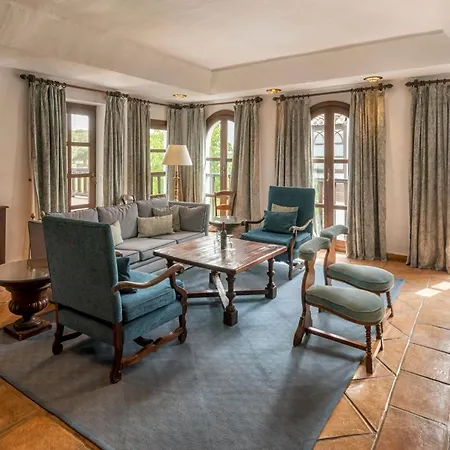 La Bobadilla, A Royal Hideaway