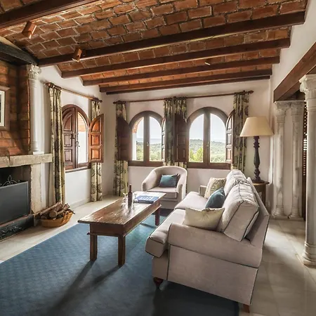Hotel La Bobadilla, A Royal Hideaway Villanueva de Tapia